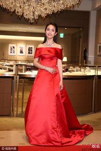 礼服女成人拖尾视频,成人礼服拖尾风采赏析