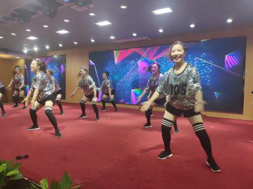 不惧风雪成人合唱视频下载,共筑合唱梦想——不惧风雪成人合唱视频感动全网