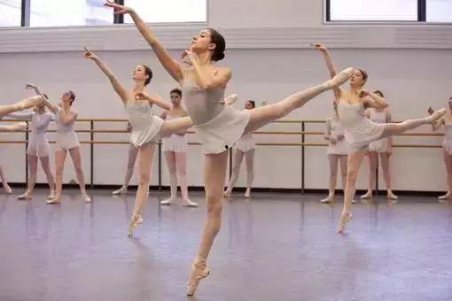 舞蹈老师成人压腿视频,舞蹈老师视频教程解析