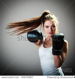 拳击女孩成人训练图片视频,成人训练的激情与力量展现