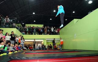 超刺激成人蹦床游戏视频,惊险刺激！超燃成人蹦床游戏视频大揭秘